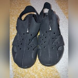 Nike brand Little girls or boys size 13c sandals